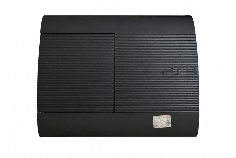 Consola PlayStation 3 model Super Slim cu 7 jocuri si controller